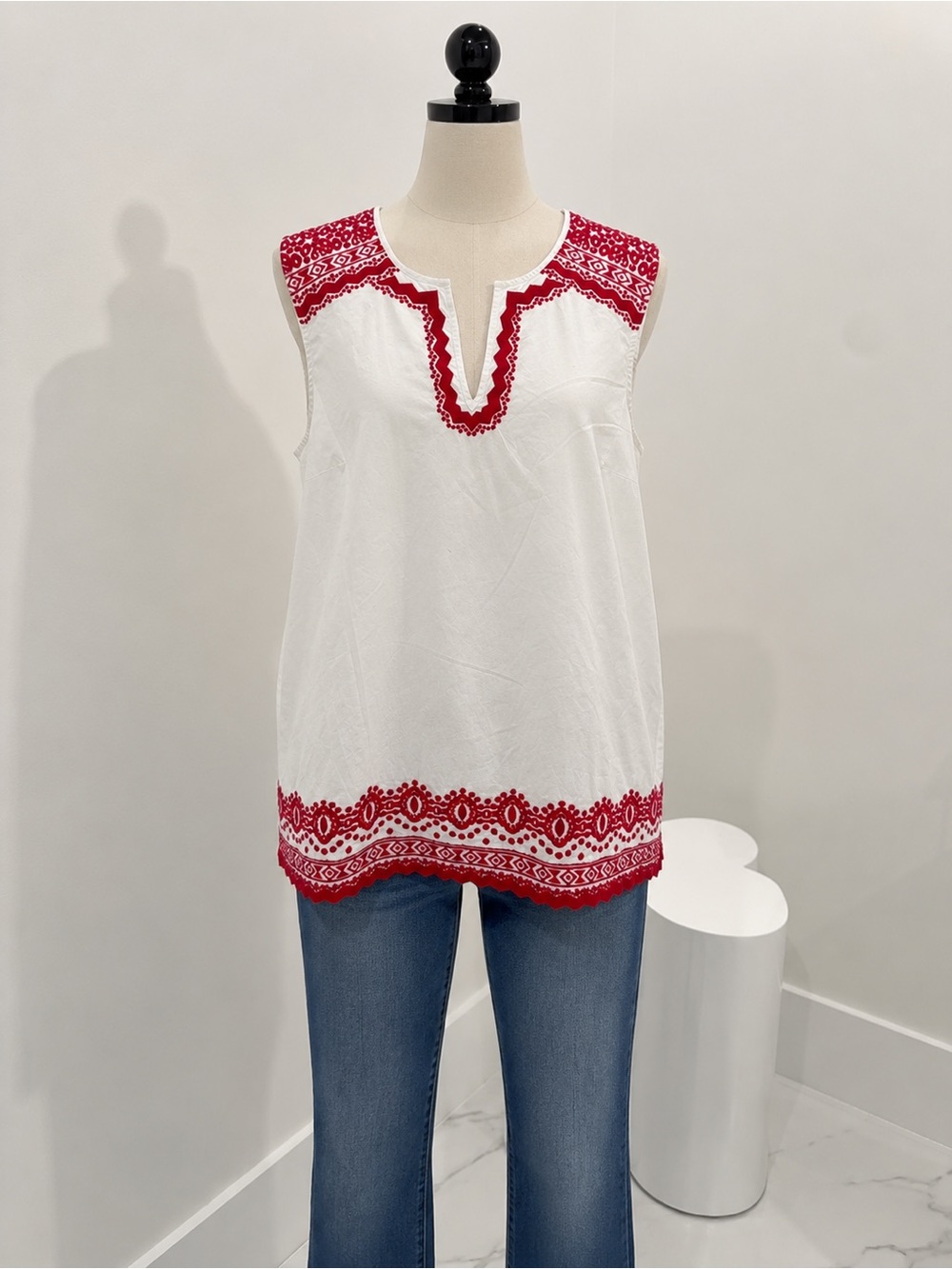 Talbots White Sleeveless Embroidered Camisole with Red  trim Sise M
